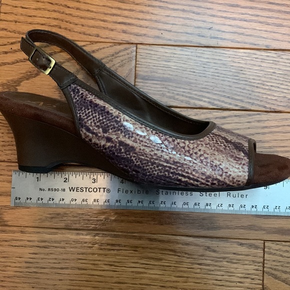 A2 by AEROSOLES - ladies open toe slingback sandal size 7-1/2, brown snakeskin - Picture 10 of 11